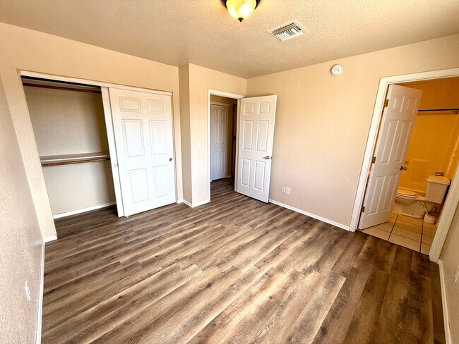 Building Photo - Cute 3 Bedroom 2 Bathroom House in Hualapa...