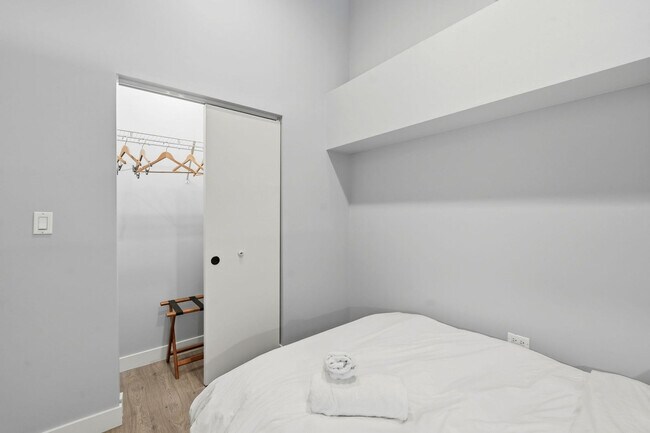 Building Photo - 417 S Dearborn St