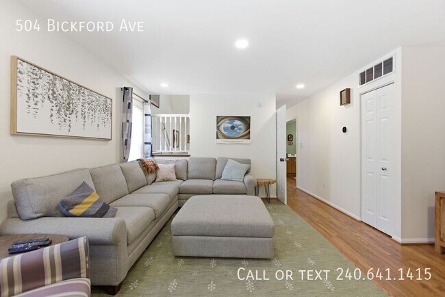 Building Photo - 504 Bickford Ave