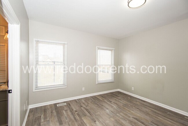 Building Photo - 1329 E Market St