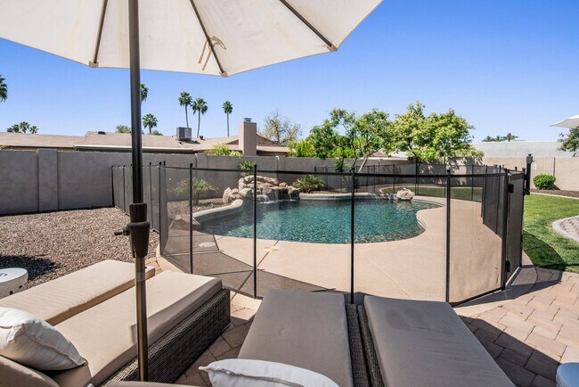 Building Photo - **STUNNING 3 BEDROOM/2 BATHROOM FULLY RENOVATED HOME IN SCOTTSDALE!! (THUNDERBIRD & 52ND ST)**