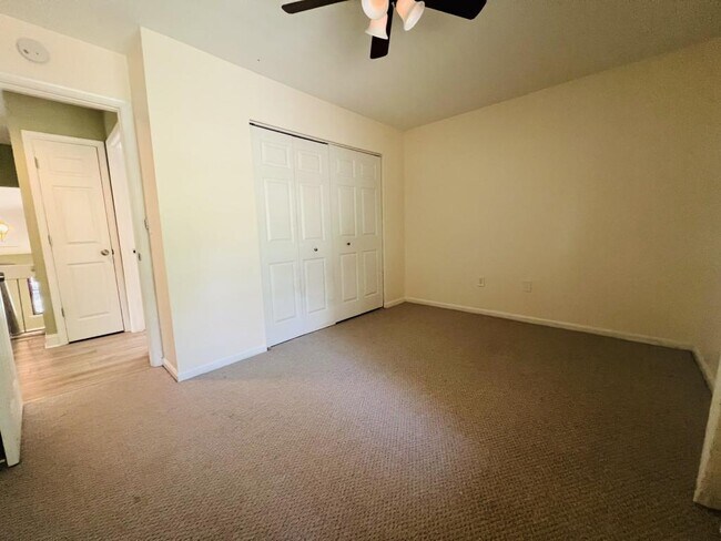 Building Photo - 1002 Timber Creek Dr