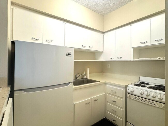 Building Photo - 2001 S Ocean Dr