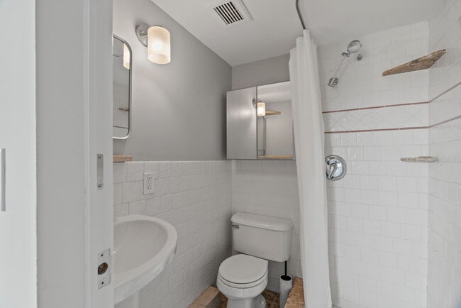 Building Photo - 1200 Boylston Ave