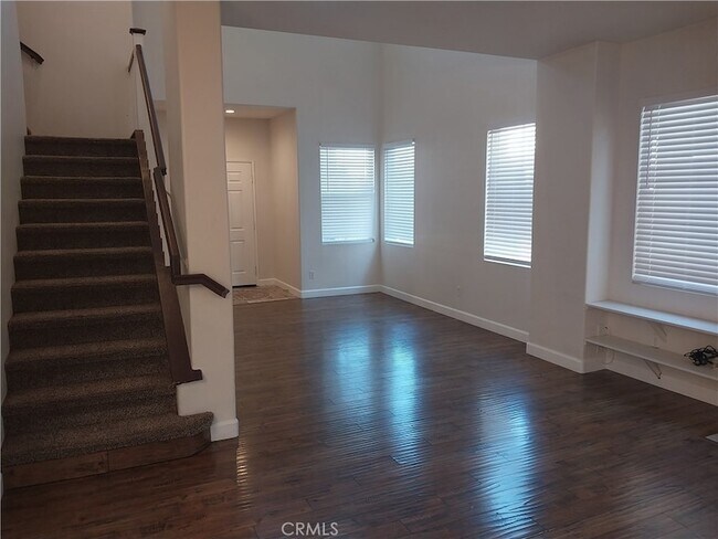 Building Photo - 935 Redtail Dr