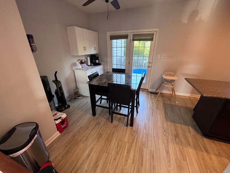Building Photo - 322 Larose Dr