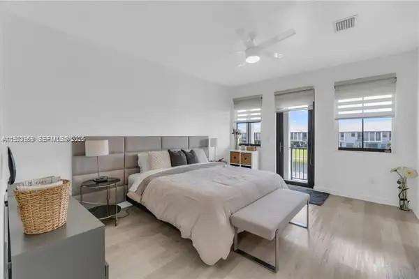 Building Photo - 6035 NW 104th Path