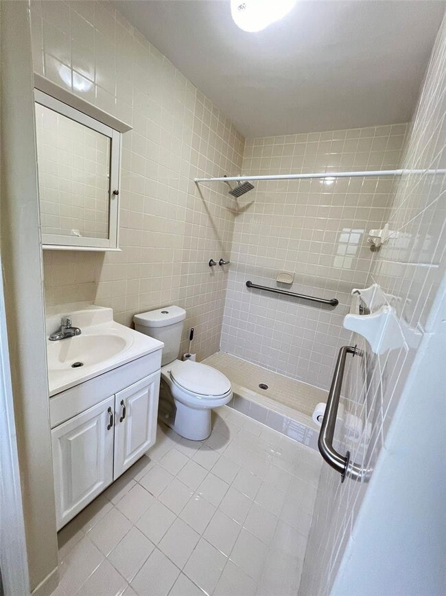 Building Photo - 2101 SW 81st Ave