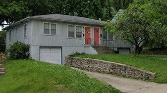 Building Photo - 5411 Tracy Ave