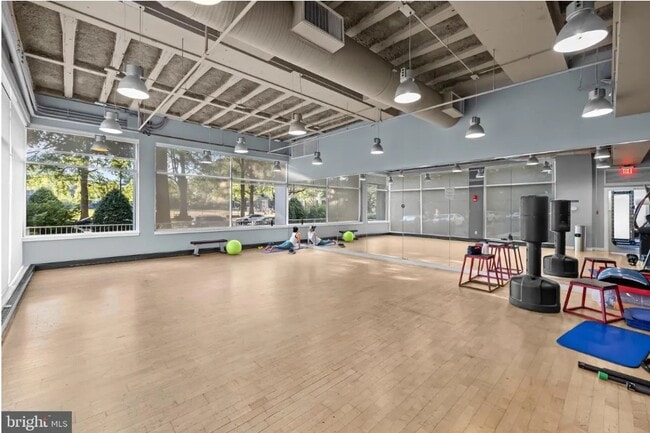 Building Photo - 350 G St SW