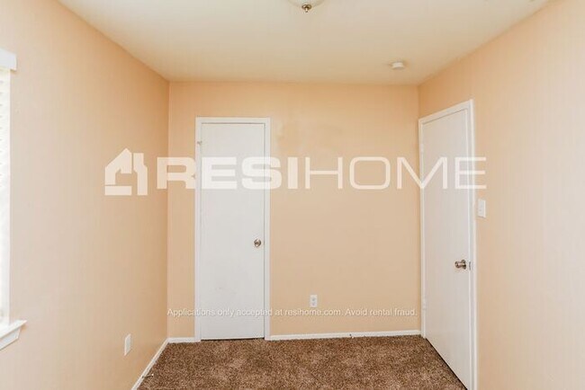 Building Photo - 4232 Tioga Street