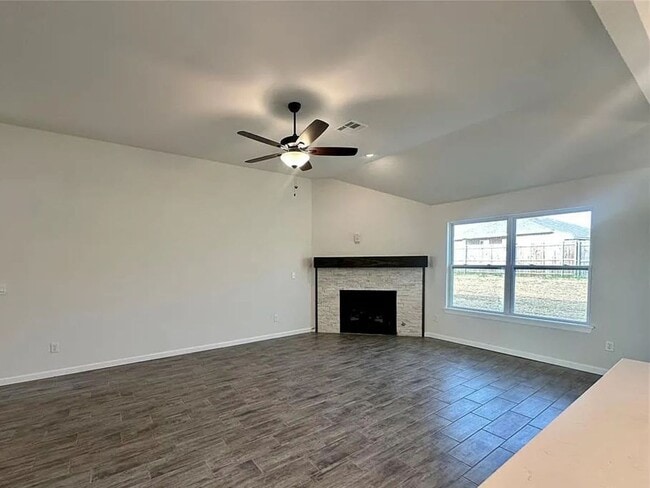 Building Photo - Beautiful 3 Bed Home in The Grove | Move-In Ready
