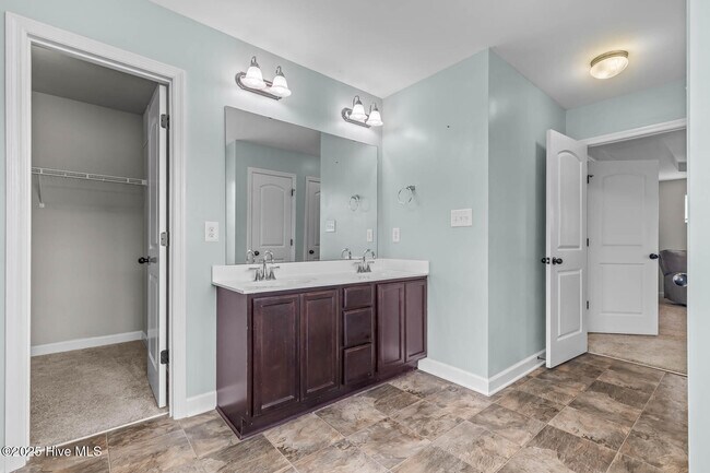 Building Photo - 106 Shallow Ct