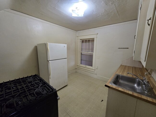 Building Photo - 118 Harrison St