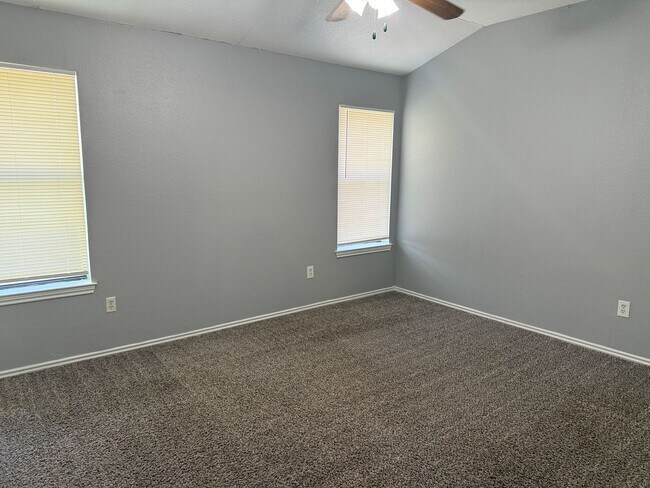 Building Photo - 117 Solon Rd