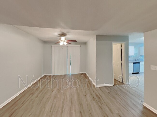 Building Photo - 5761 Western Hills Dr