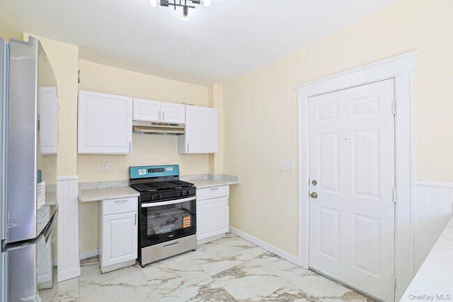 Building Photo - 100 Academy Ave