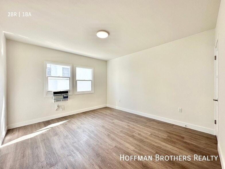 Building Photo - 1247 S Dunsmuir Ave