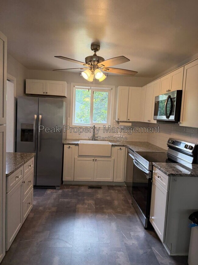 Building Photo - 2119 Woodmont Dr