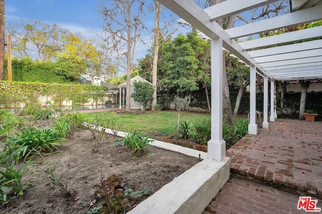 Building Photo - 618 N Rodeo Dr