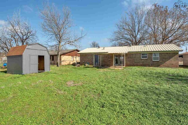Building Photo - 1113 Lincoln Dr