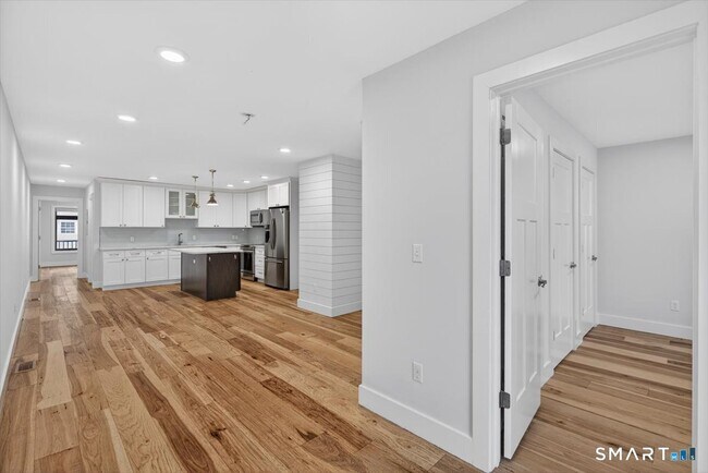 Building Photo - 32 1/2 Village Rd