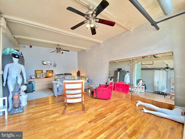 Building Photo - 14-16 W Harvey St