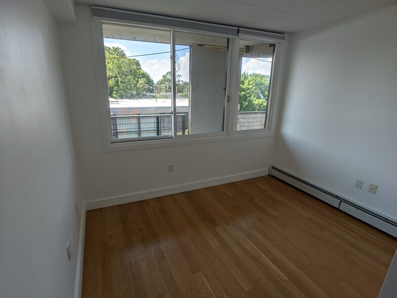 Building Photo - 345 Harvard St