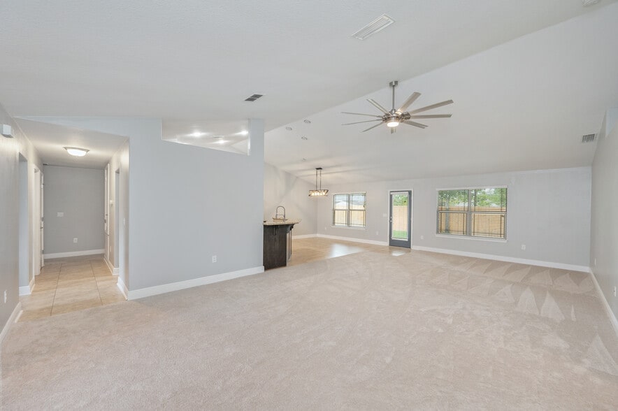 Building Photo - 147 Strike Eagle Dr