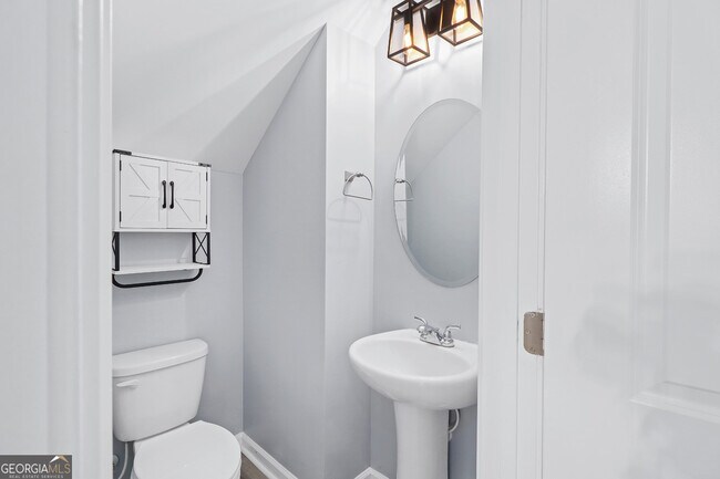 Building Photo - 120 Greenbriar Dr