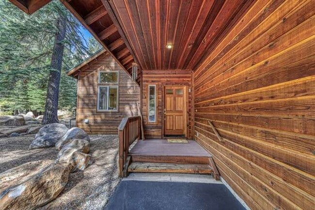 Building Photo - 11400 Thelin Dr