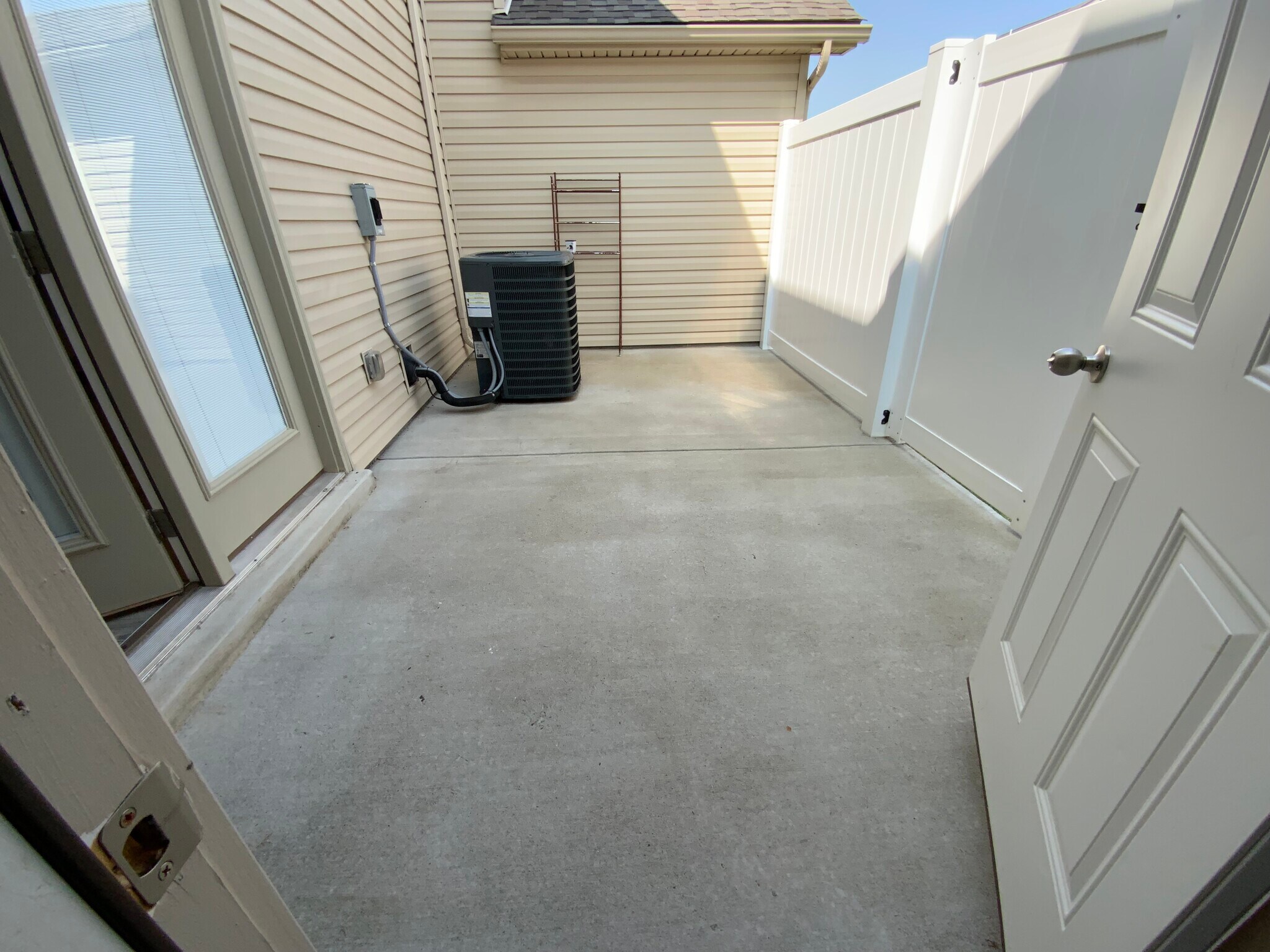 Enclosed Patio - 3037 Utah St