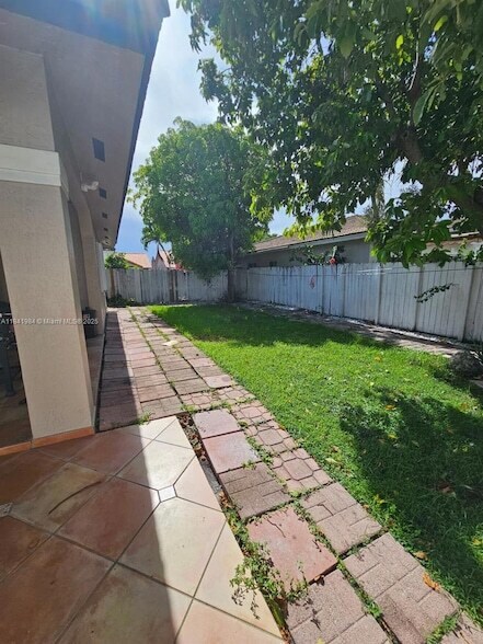 Building Photo - 13941 SW 13th St