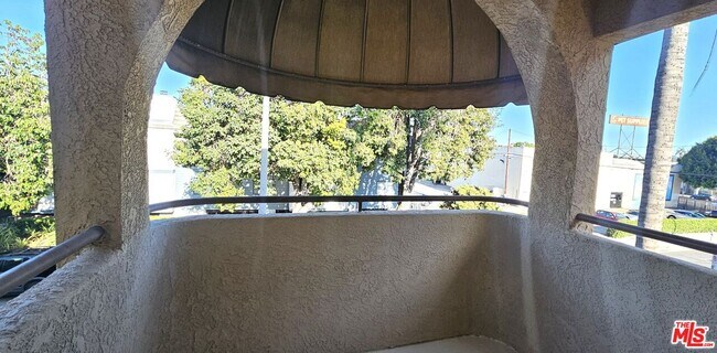 Building Photo - 2349 S Bentley Ave