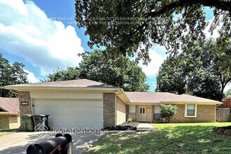 Building Photo - 4510 Lone Oak Dr