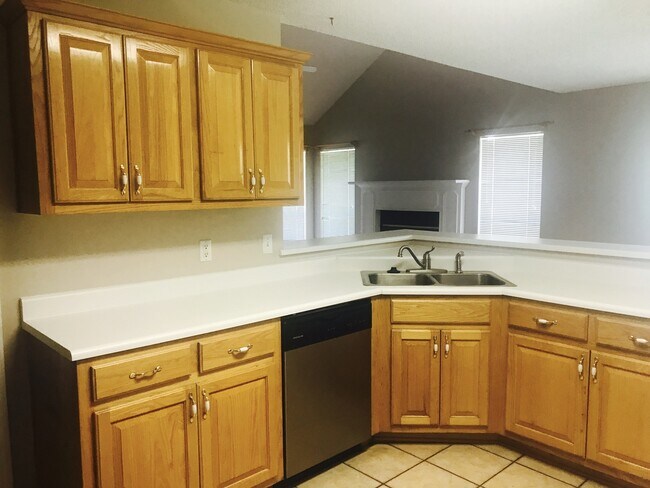 Building Photo - 1115 Montclair Dr