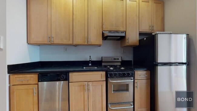 Building Photo - 427 E 73rd St