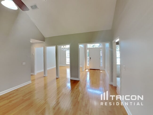Building Photo - 419 Fieldstone Dr