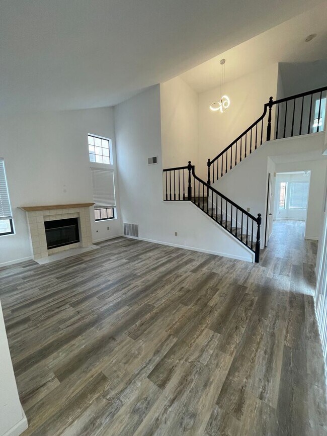 Building Photo - Absolutely stunning remodeled 3 bedroom 2 and half bathroom home in the heart of Mira Mesa!