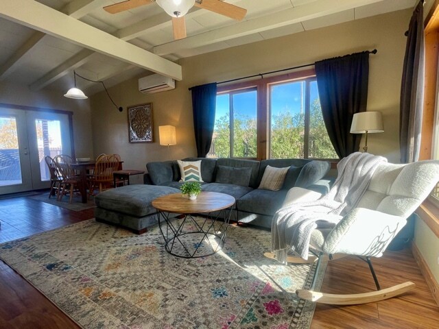 Building Photo - 71590 Juanita Dr