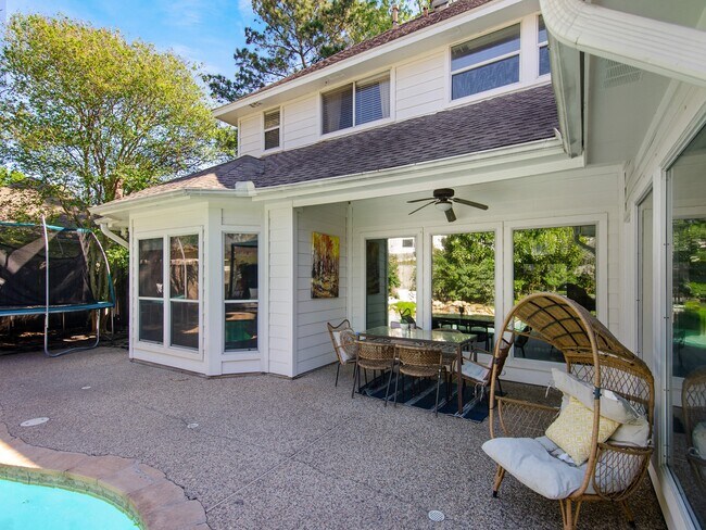 Building Photo - 25 Cokeberry St