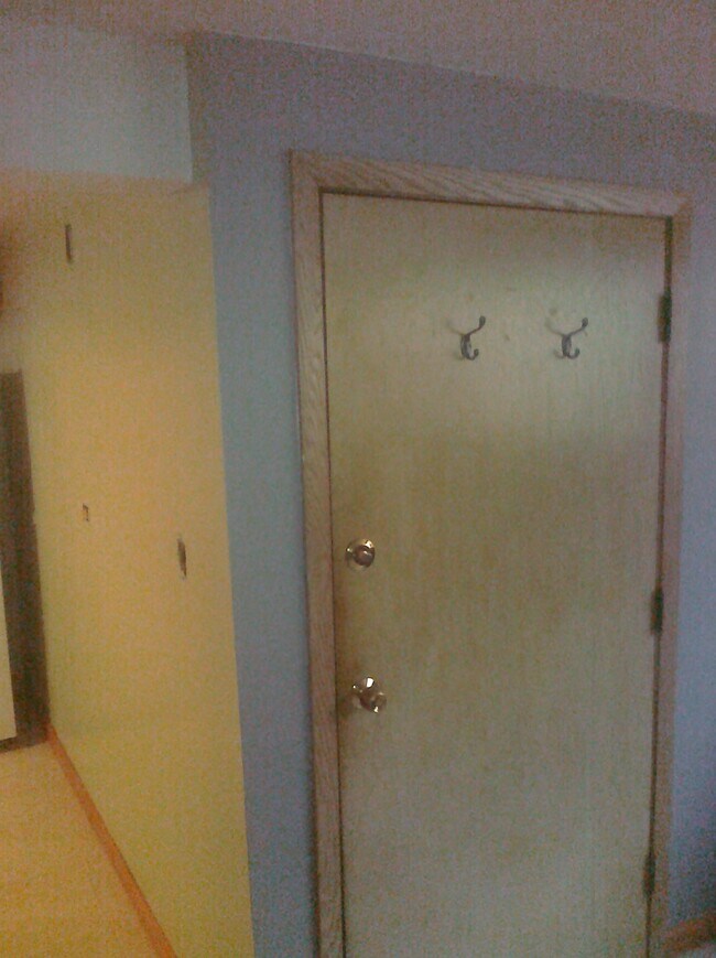 Building Photo - 5869 N Nagle Ave