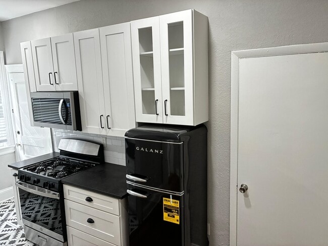 Building Photo - 2738 Riverside Ave