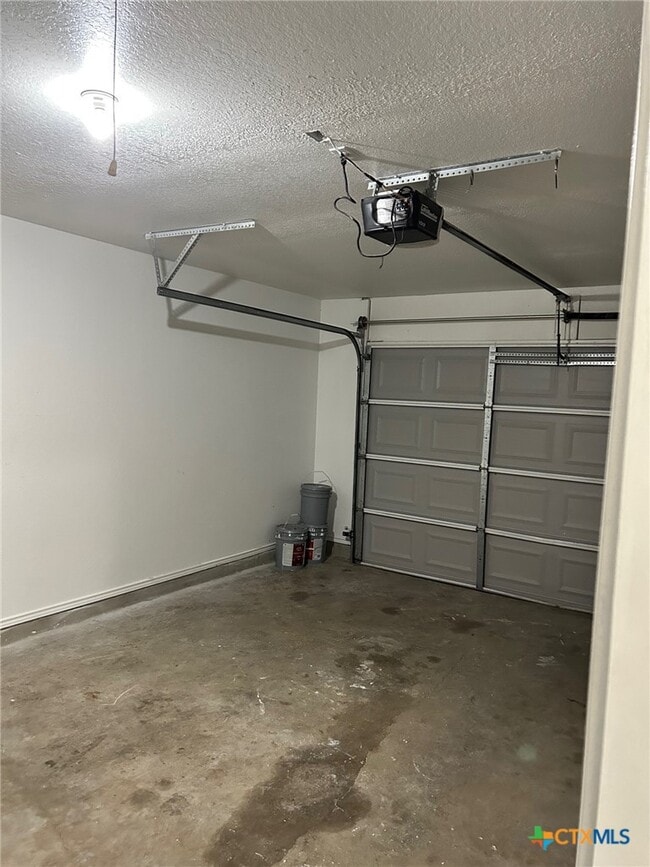 Building Photo - 3039 Pine Valley Dr