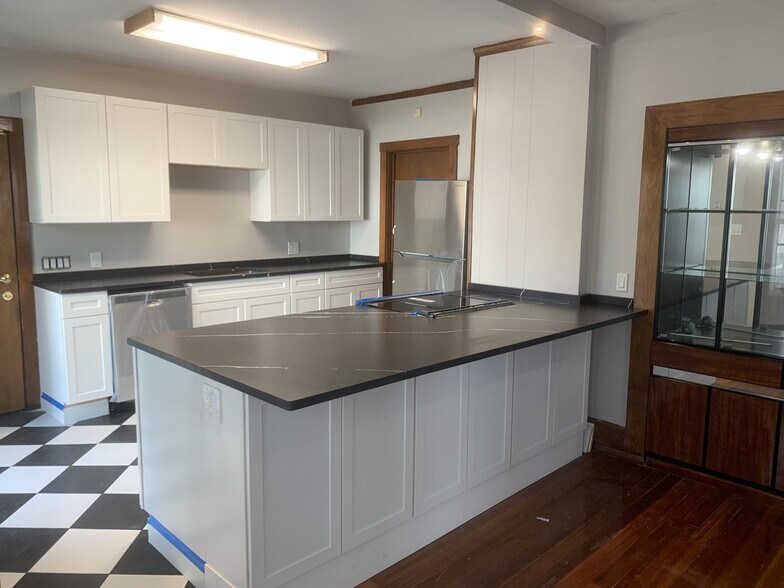 Building Photo - 81 Litchfield St