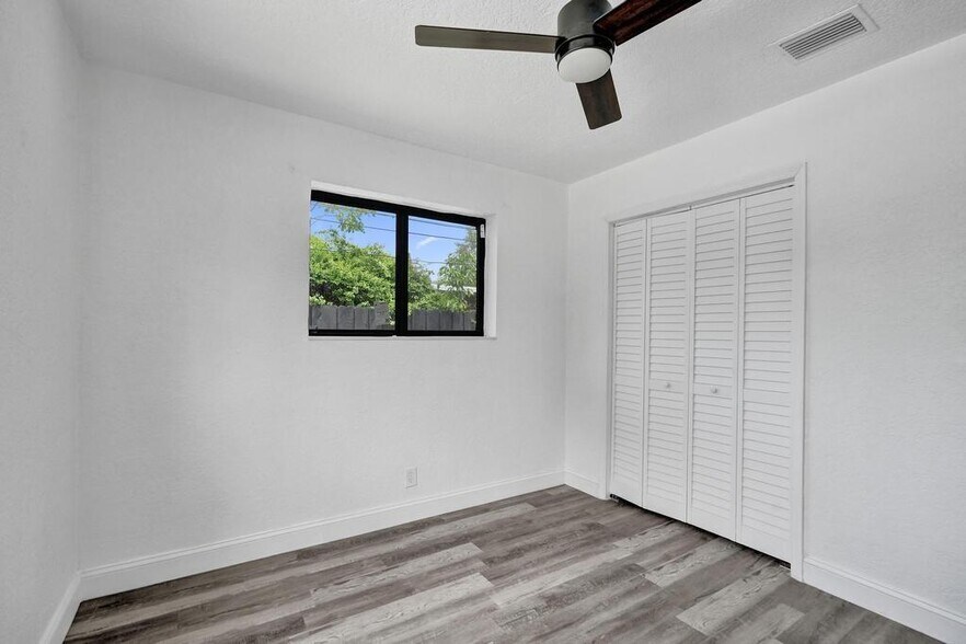 Building Photo - 1810 NW 9th St