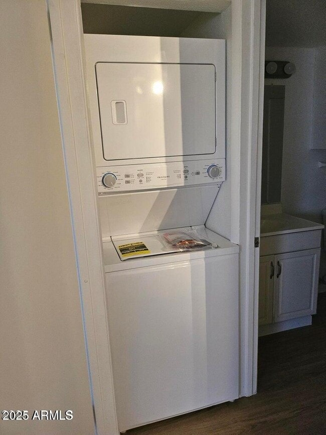 Building Photo - 30 E Brown Rd