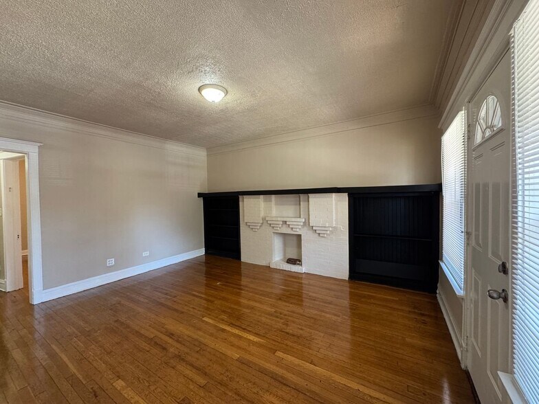 Building Photo - 7332 S Lowe Ave