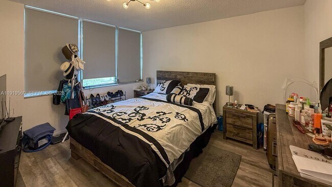 Building Photo - 7051 Environ Blvd