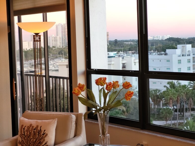 Building Photo - 11 Sunset Dr